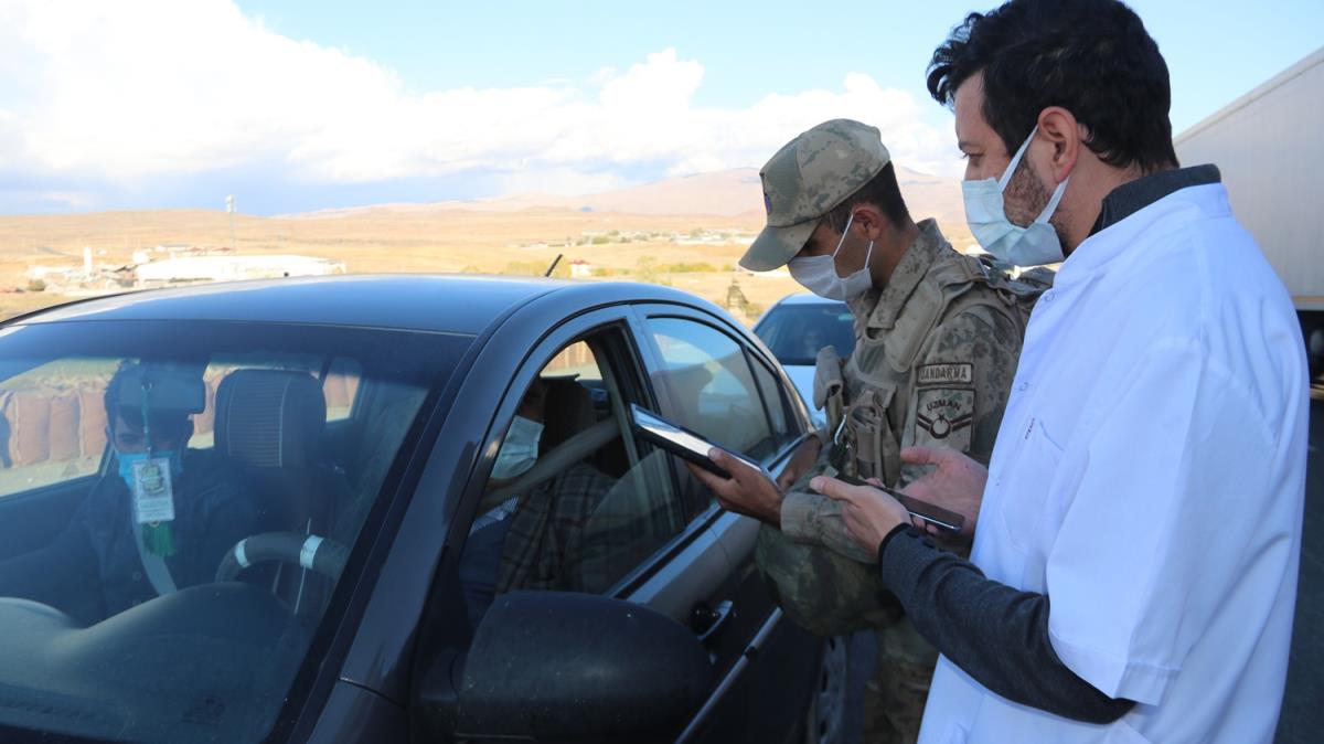 Van'da jandarma gvenlik noktasnda mobil a ekipleri alma yapt