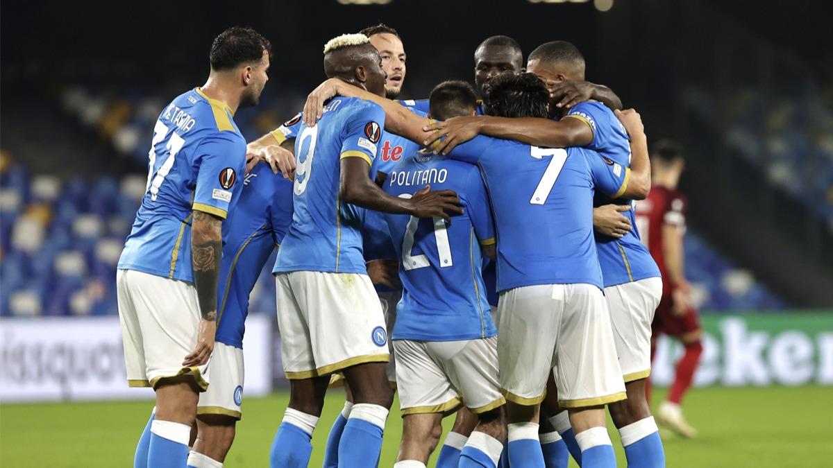 Napoli, evinde galibiyetle tant