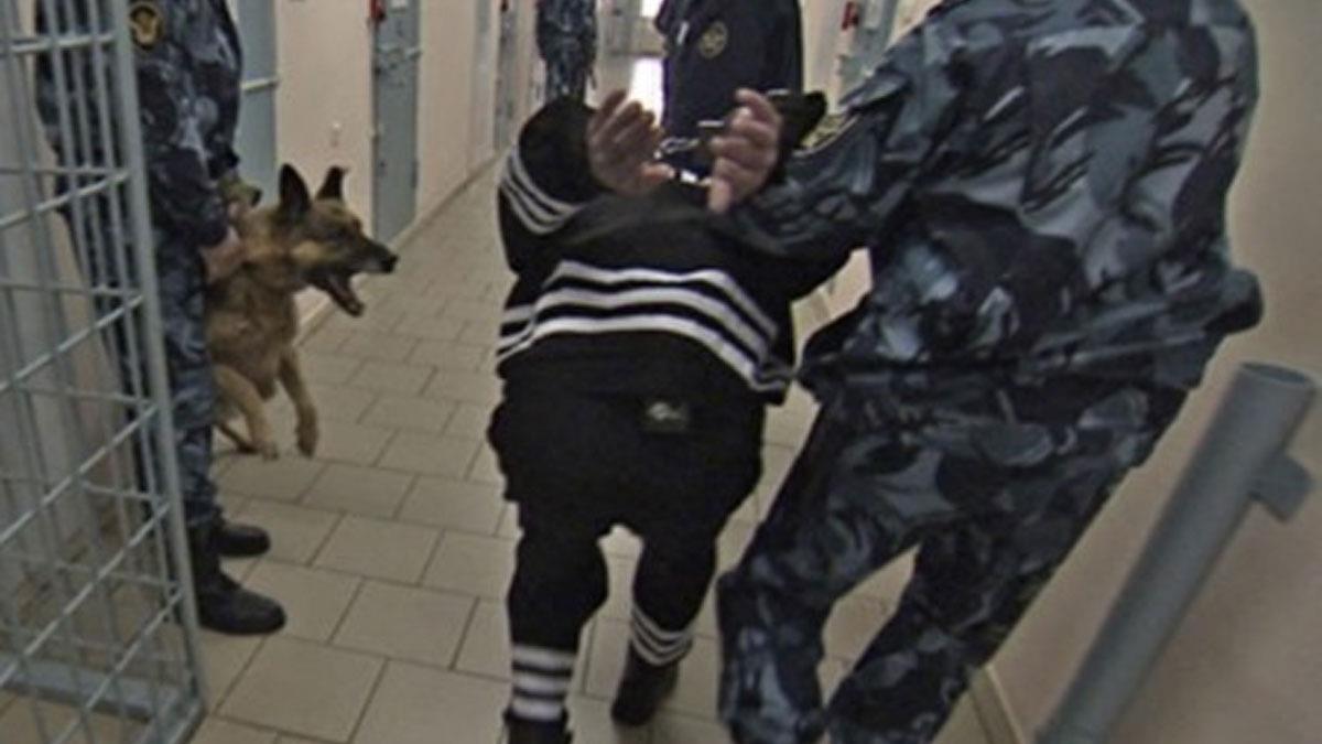 Rusya'da cezaevlerindeki ikence grntlerini szdran kii arananlar listesinde