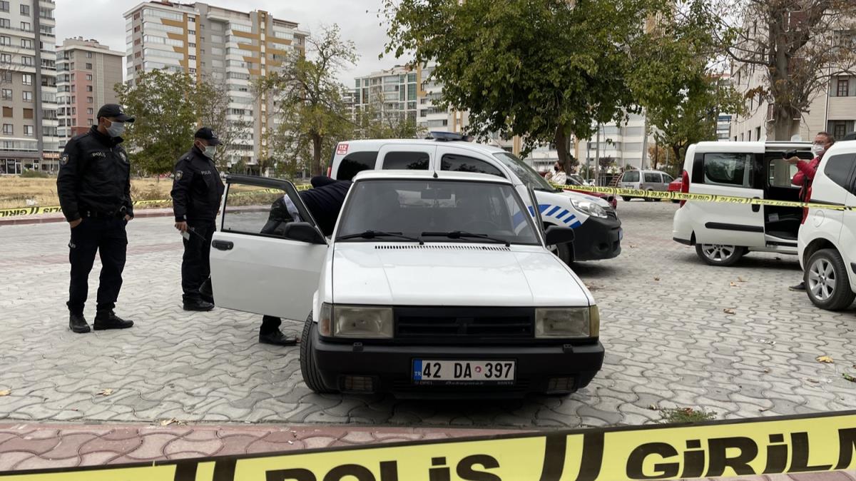 Park halindeki otomobilde sr lm
