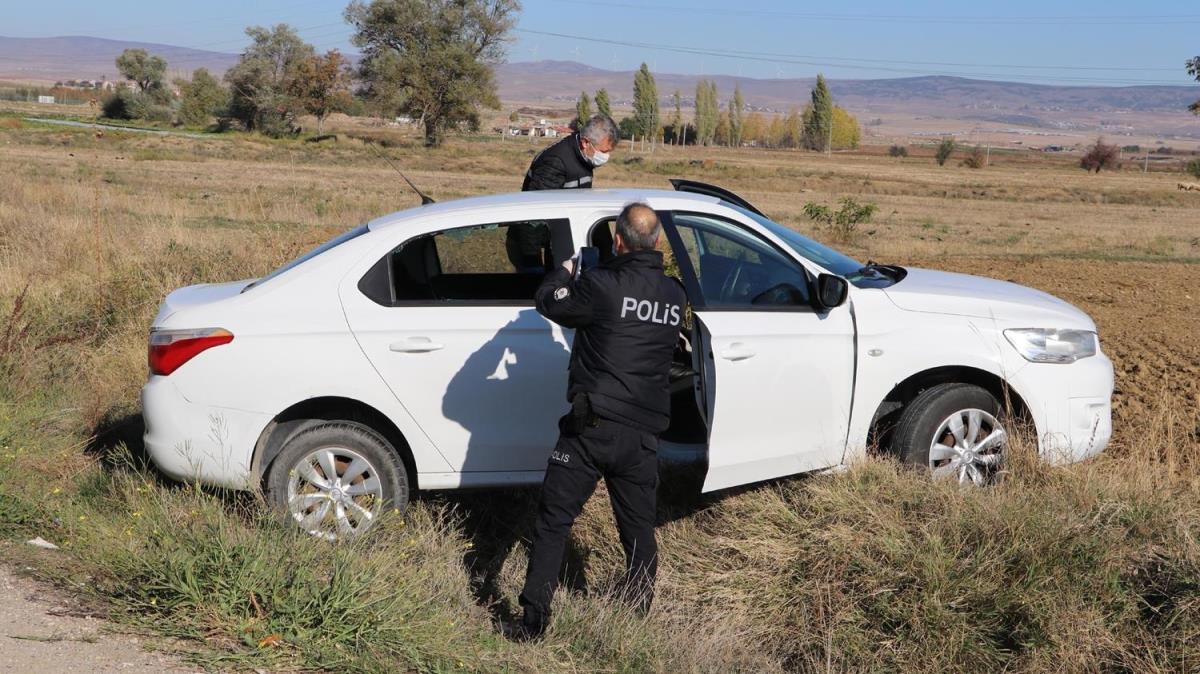 Direksiyon banda kalp krizi geiren, 50 yandaki adam ld