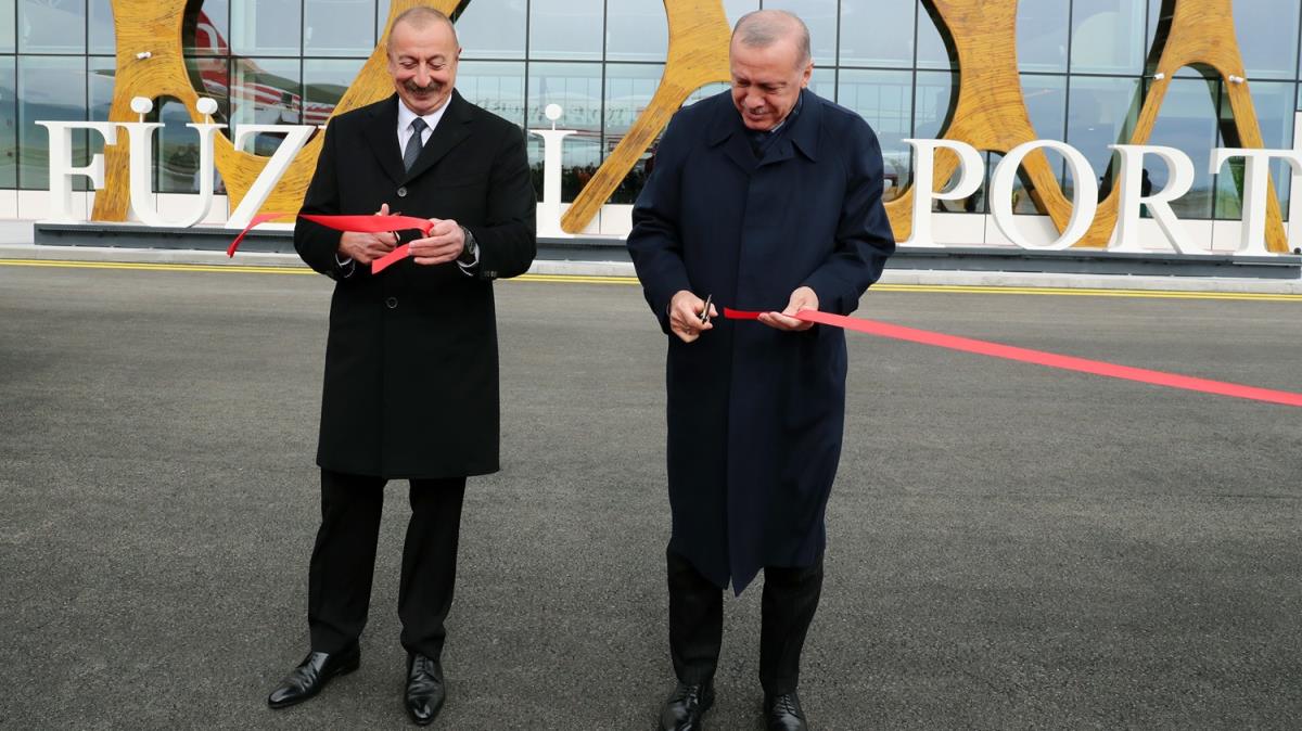 Karaba'da tarihi gn... Cumhurbakan Erdoan ve Aliyev birlikte at