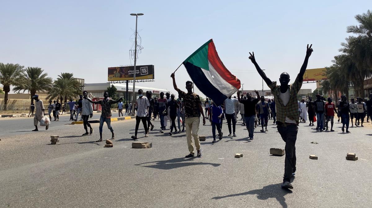 Sudan'da ''darbe kart'' gsteriler sryor