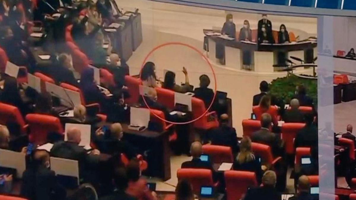 HDP'li Pervin Buldan tezkereye yanllkla 'evet' dedi!