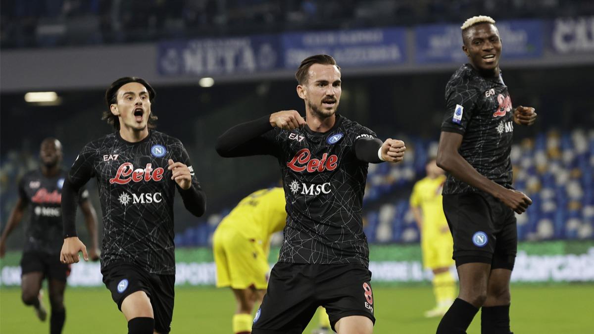 Napoli, liderlik koltuunu brakmyor