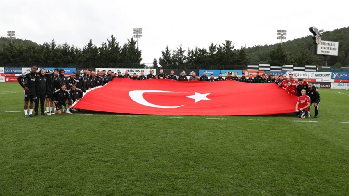 Beikta'tan Cumhuriyet Bayram pozu