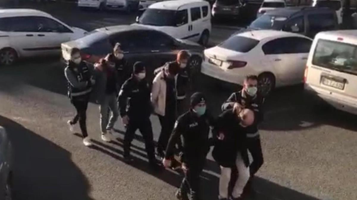 Yediemin otoparkndaki aralara gz diktiler