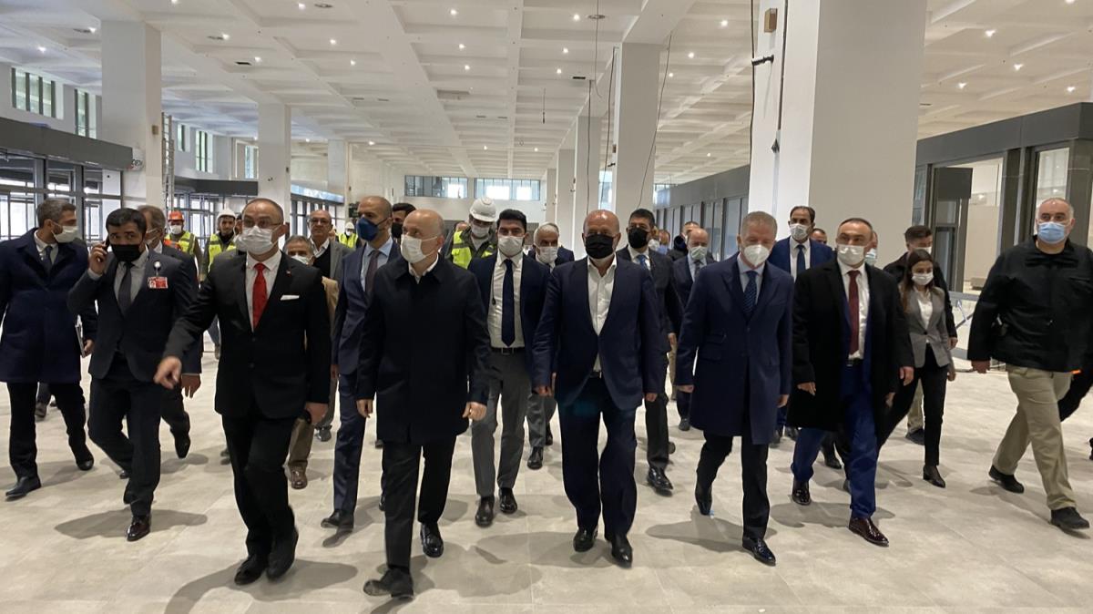 Bakan Karaismailolu, Gaziantep Havaalan'nda yapm devam eden terminal inaatn gezdi