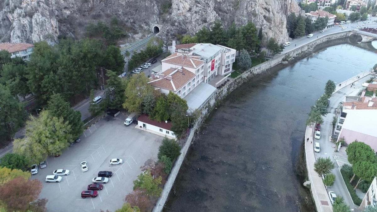 niversite rencilerine nehir manzaral yurt 