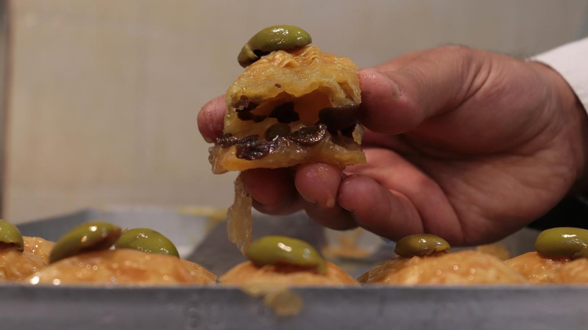 Bu da oldu! Zeytinli baklava rettiler