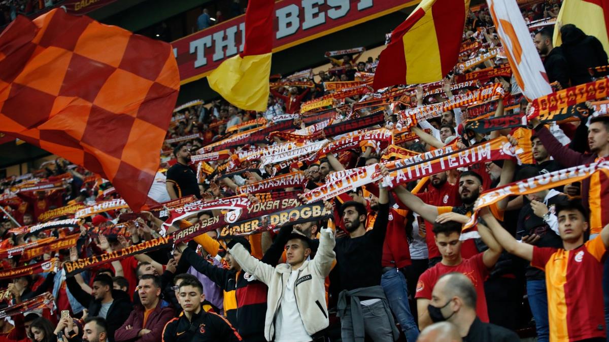 Galatasaray taraftarndan Lokomotiv Moskova mana byk ilgi