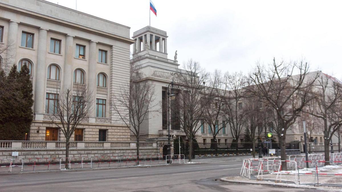 Rus diplomat Almanya'da l bulundu 