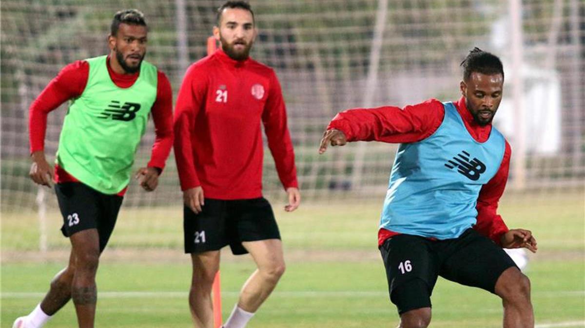 Antalyaspor'da Altay ma ncesi 3 futbolcunun durumu belirsiz