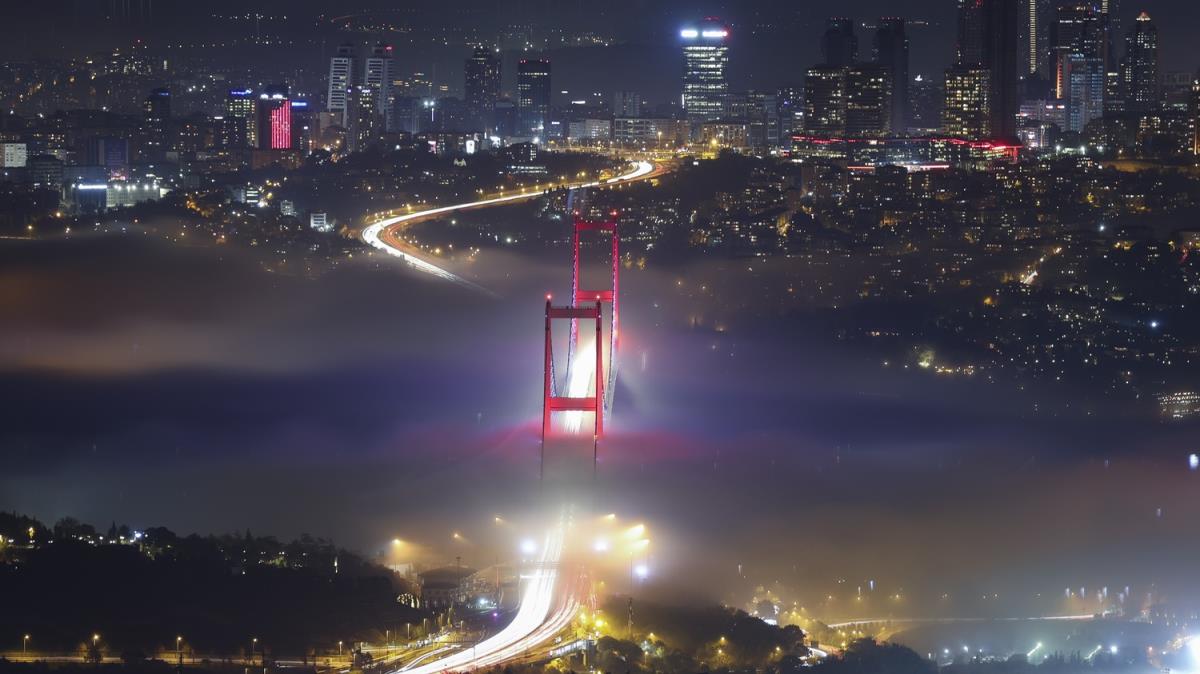 stanbul Boaz'nda sis etkili oldu 
