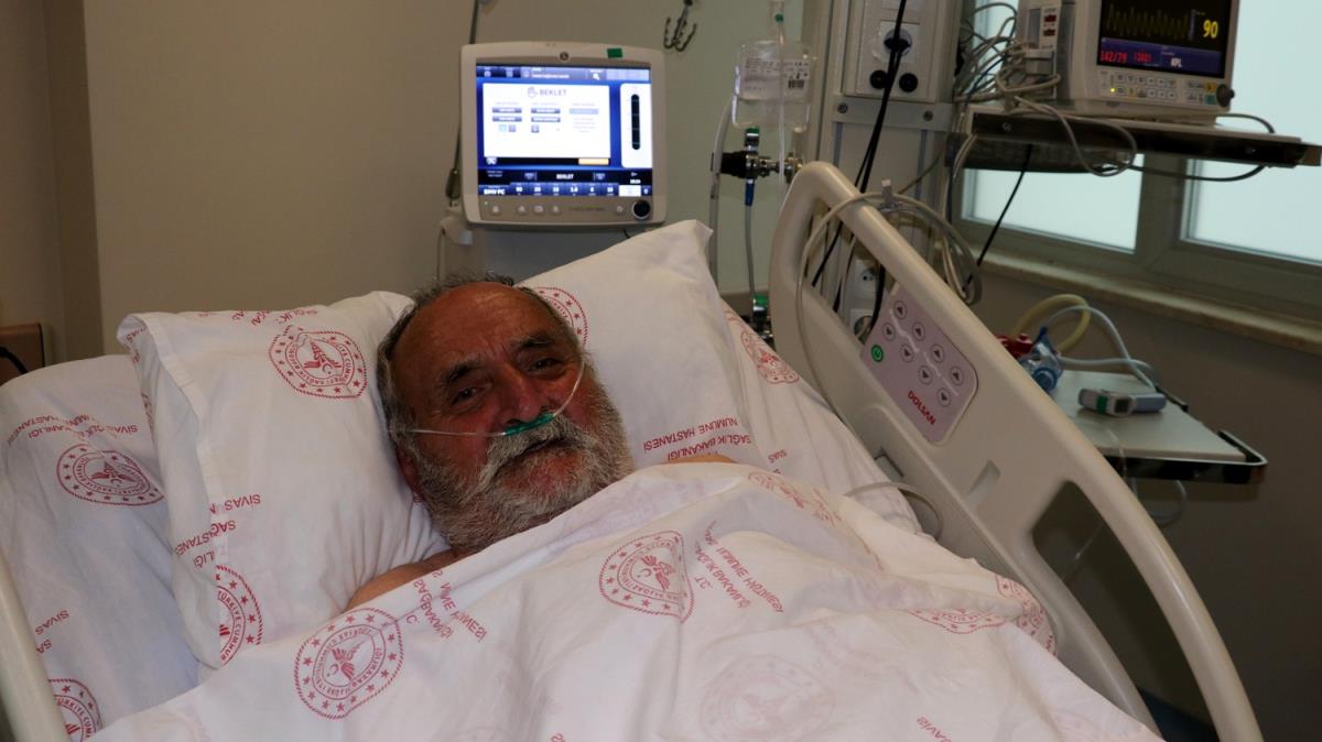 Kronik rahatszlklar bulunan 77 yandaki Ahmet dede a sayesinde Kovid-19'u yendi