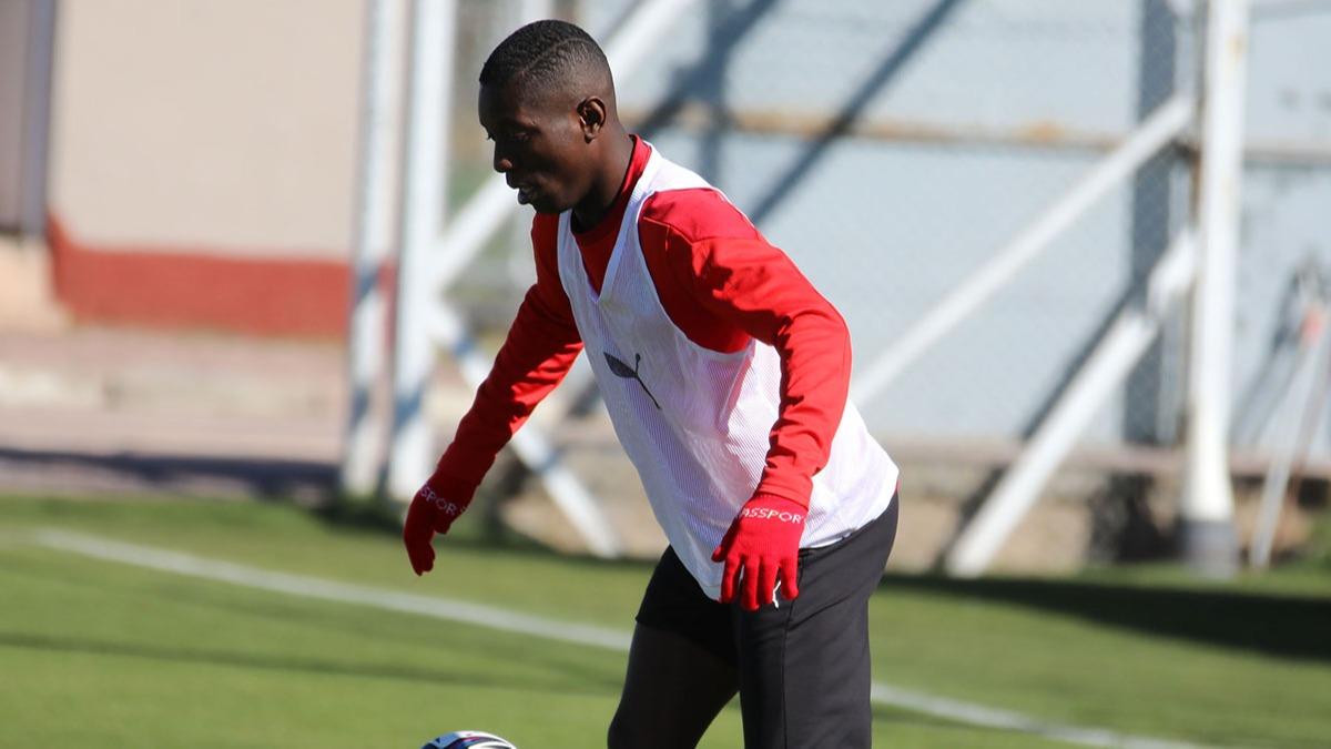 Max Gradel'e milli davet