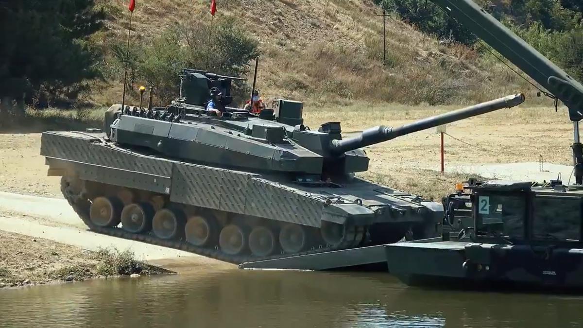 Altay Tank'yla ilgili nemli aklama:  Trk ordusunun gcne g katacak