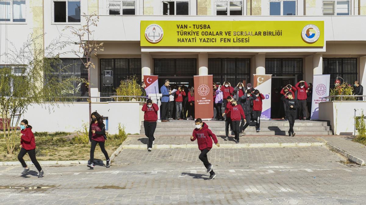 Van'da 1553 okulda deprem tatbikat 