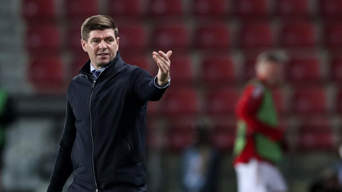 Steven Gerard Aston Villa iin Londra'ya geldi