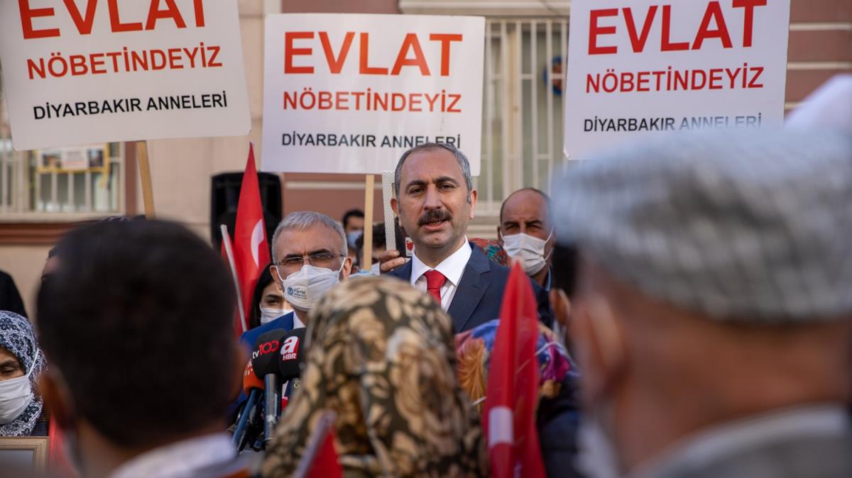 Bakan Gl: ocuklarn, evlatlarn yeri da deildir annelerin kucadr