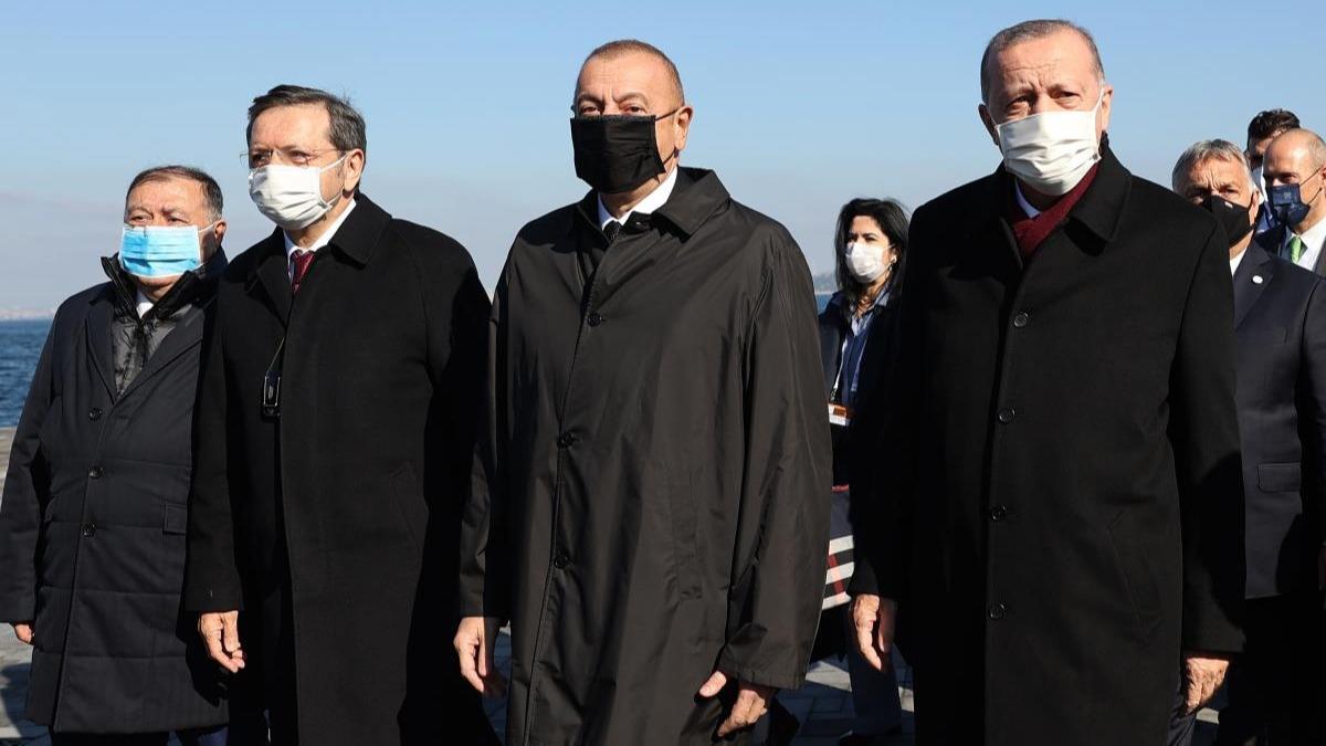 Cumhurbakan Erdoan ve Trk Konseyi liderleri cuma namazn Demokrasi ve zgrlkler Adas'nda kld