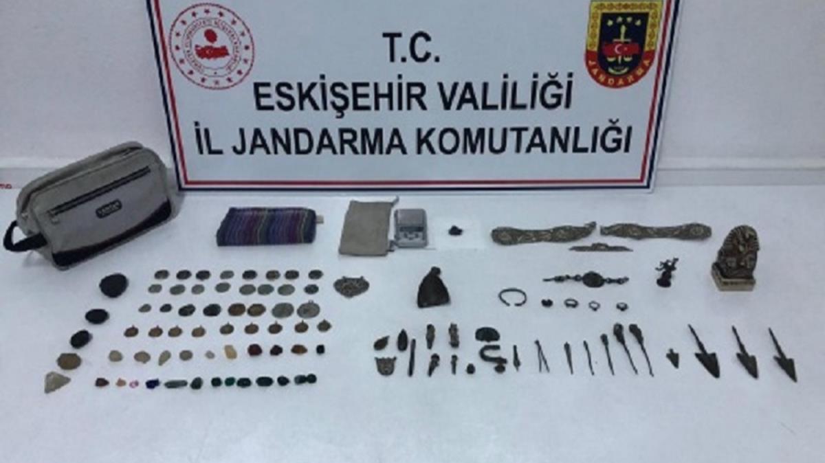 Tarihi eser kaaklarna jandarma engeli