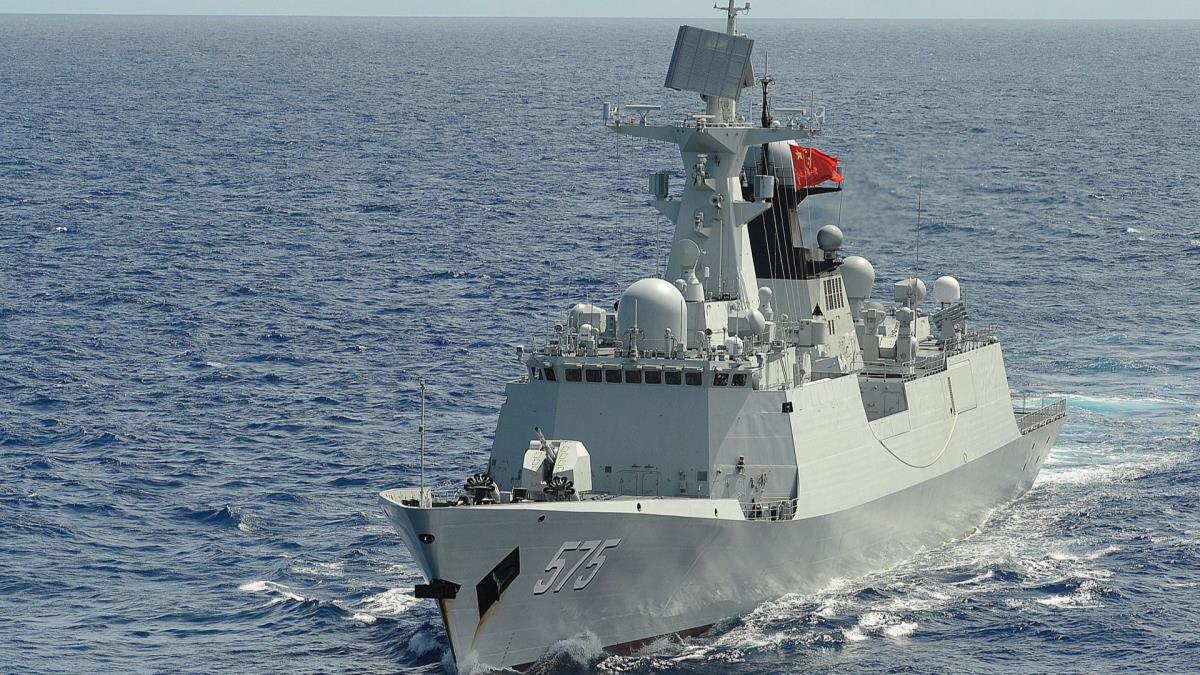 in donanma gemisi Japonya kara sular yaknlarnda seyretti