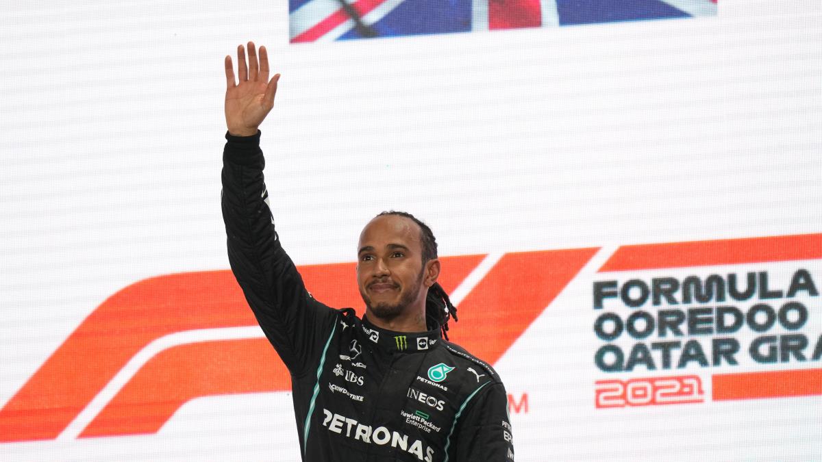 Formula 1 Katar Grand Prix'sinde kazanan Lewis Hamilton
