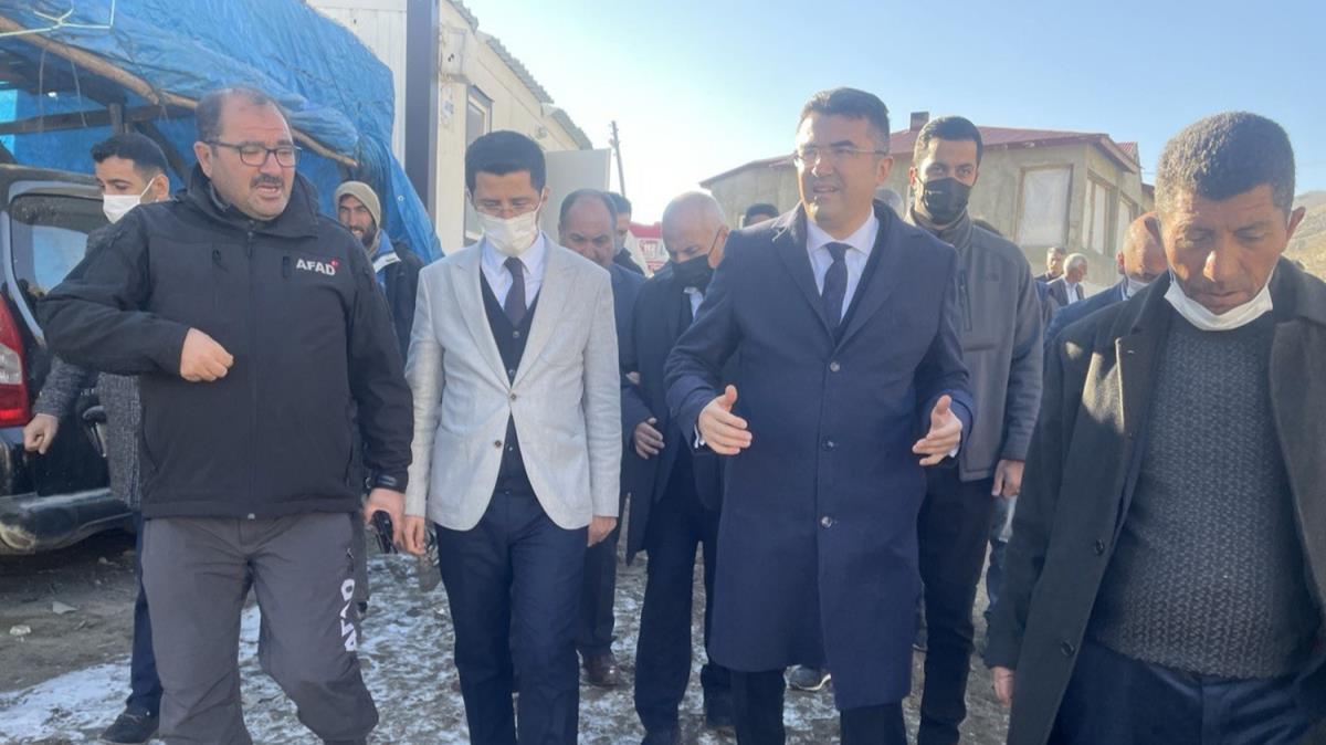 Erzurum Valisi Memi, Kprky'deki deprem blgesini ziyaret etti 