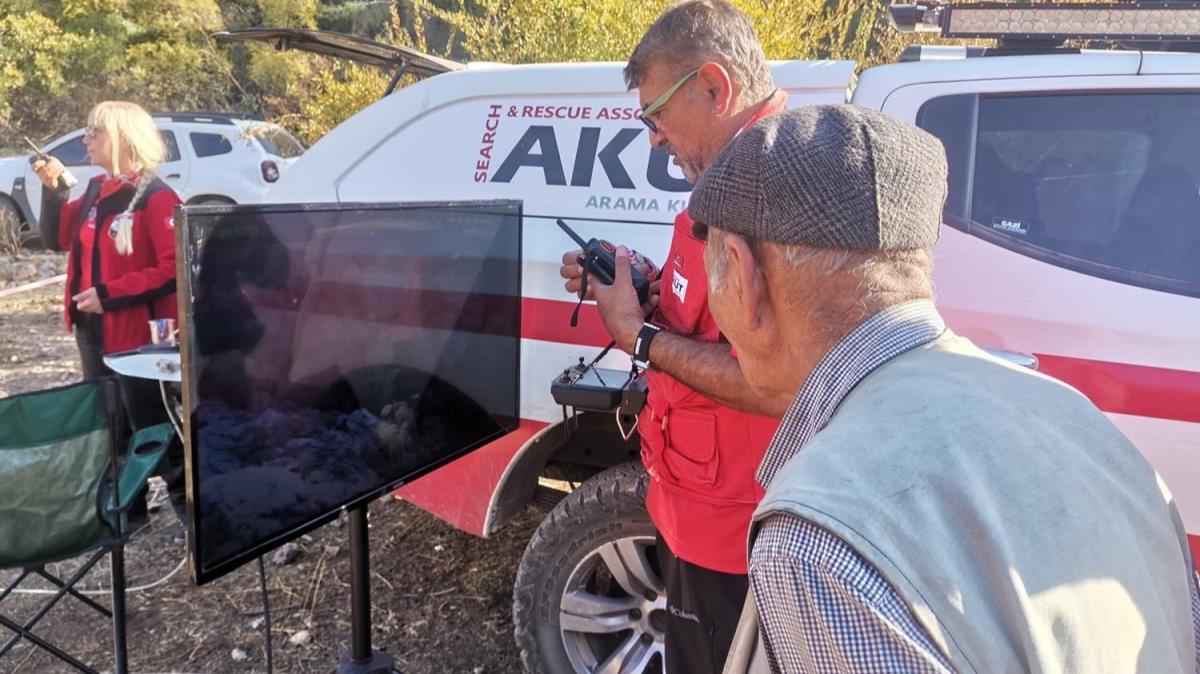 Mslme'nin tutuklanan dedesinin dronla arama almalarn monitrden izleyerek takip ettii ortaya kt
