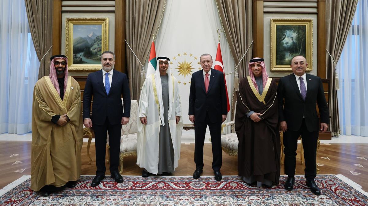 Bakan Erdoan, Veliaht Prens bin Zayid onuruna yemek verdi