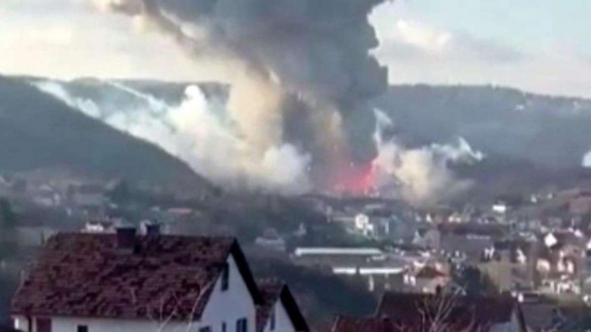 Srbistan'da mhimmat fabrikasnda patlama: 2 l, 16 yaral