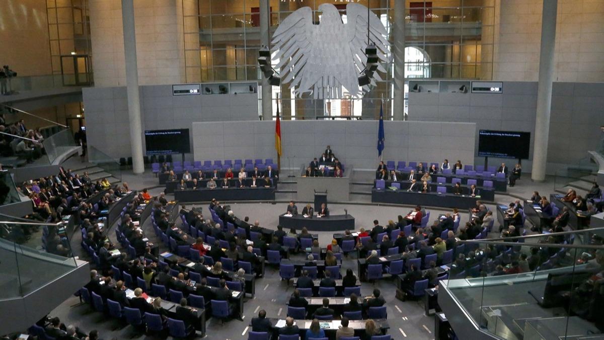 Almanya'da 5 bakanlk alan Yeiller Partisi'nde gr ayrl yaanyor