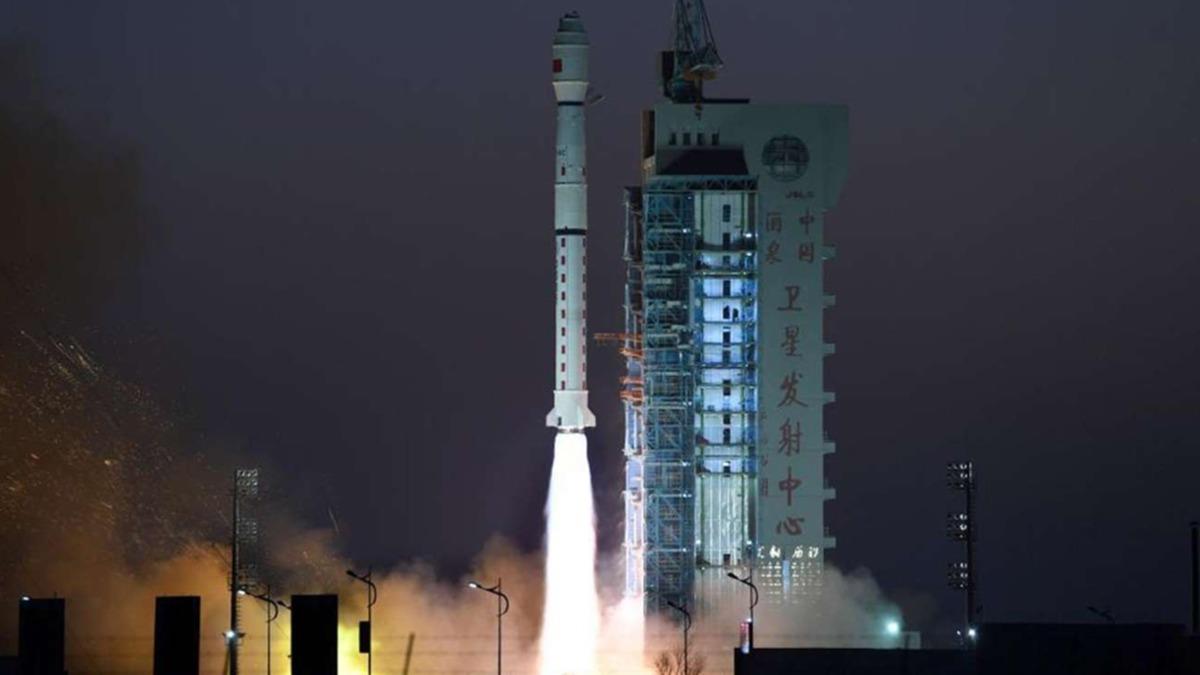in, iyan-11 uydusunu uzaya frlatt 