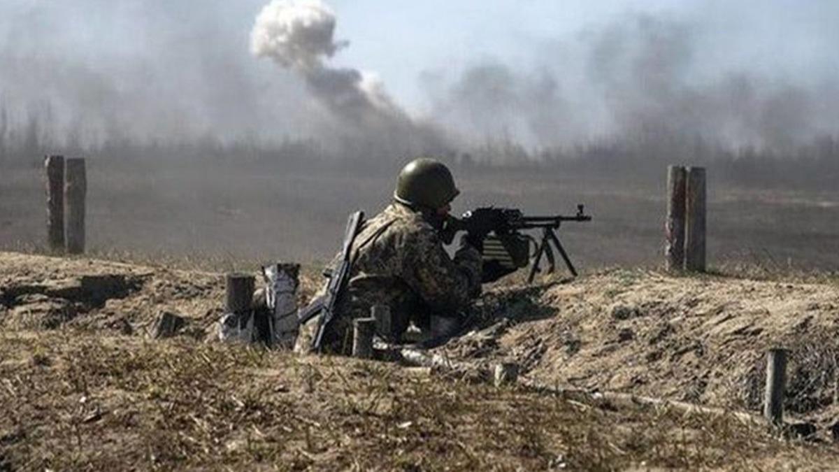 Donbas'ta bir Ukrayna askeri ld 