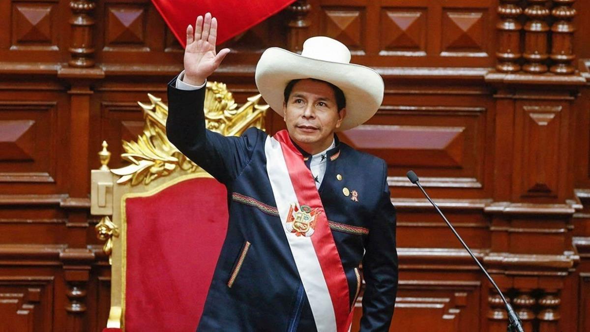 Peru'da muhalefet Castillo'nun grevden azledilmesini istedi