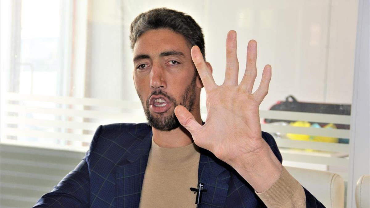 Yeryznn yaayan en uzun insanndan a ars