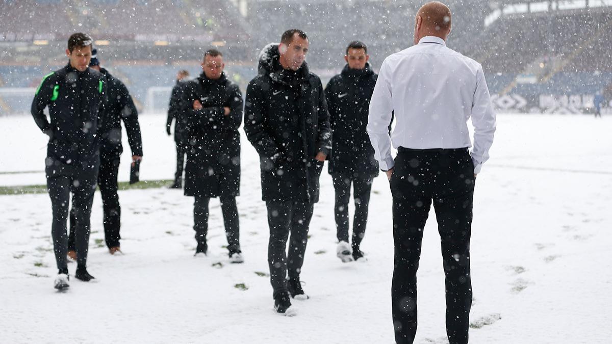 Burnley-Tottenham ma kar nedeniyle ertelendi