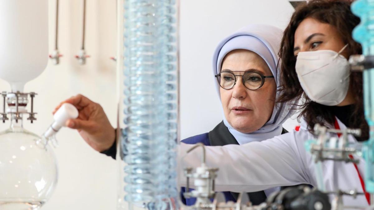 Emine Erdoan'dan TBTAK Marmara Aratrma Merkezi'ne ziyaret