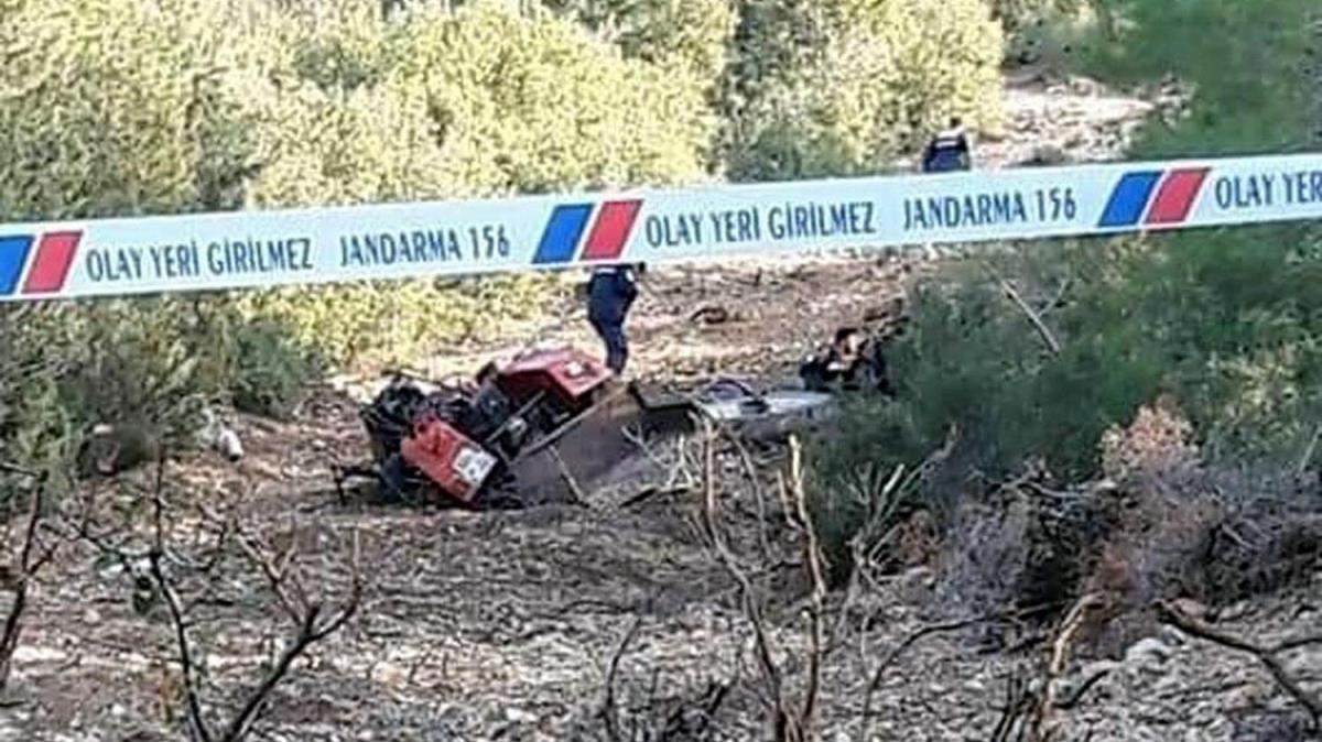 65 yandaki adam devrilen traktrn altnda kalp ld