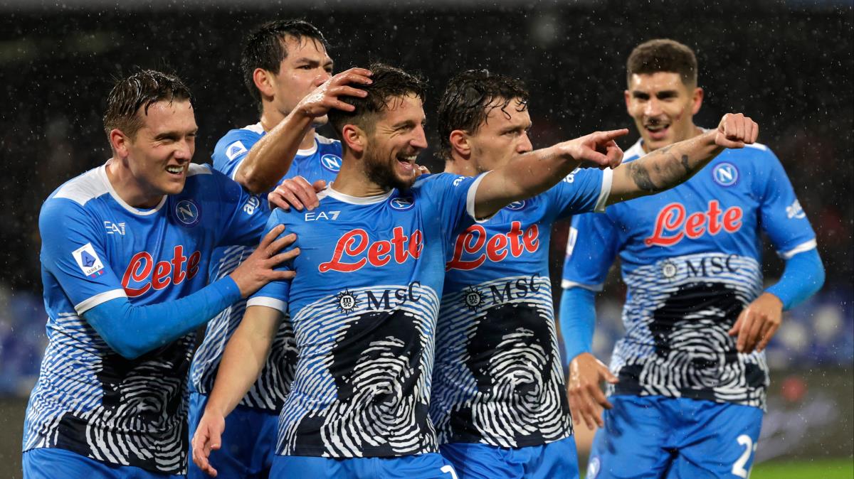 Napoli, evinde Lazio'yu 4 golle ykt