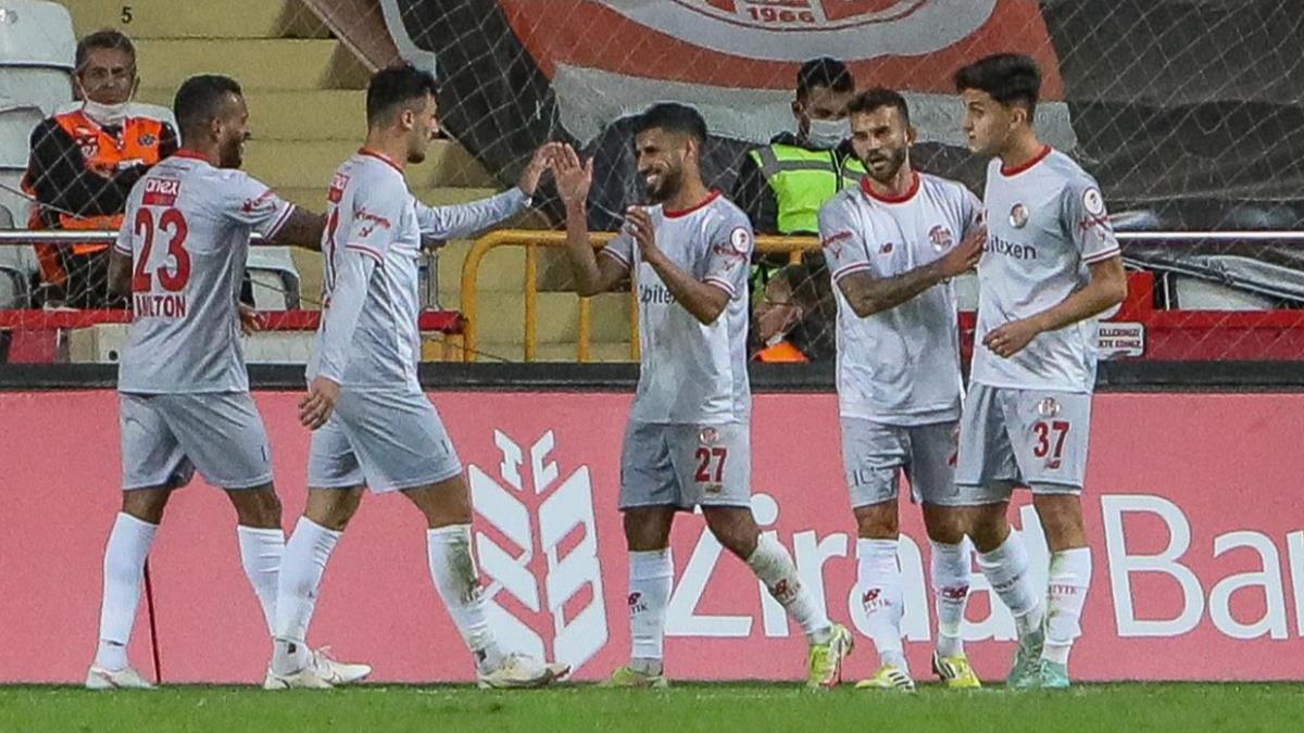 Antalyaspor, evinde 4 golle turlad