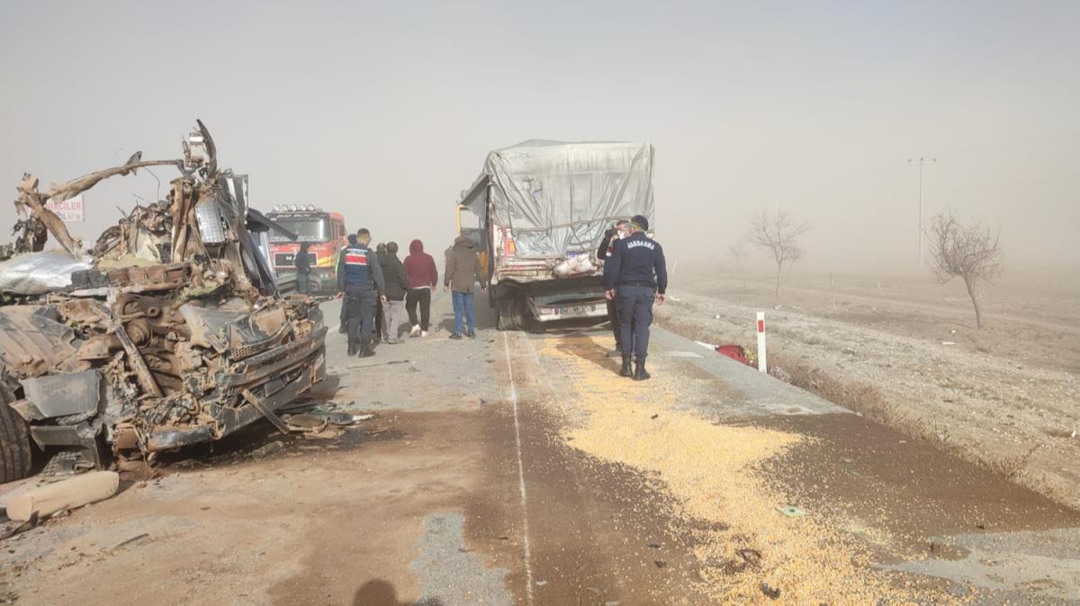 Konya'da kum frtnas zincirleme kazaya neden oldu
