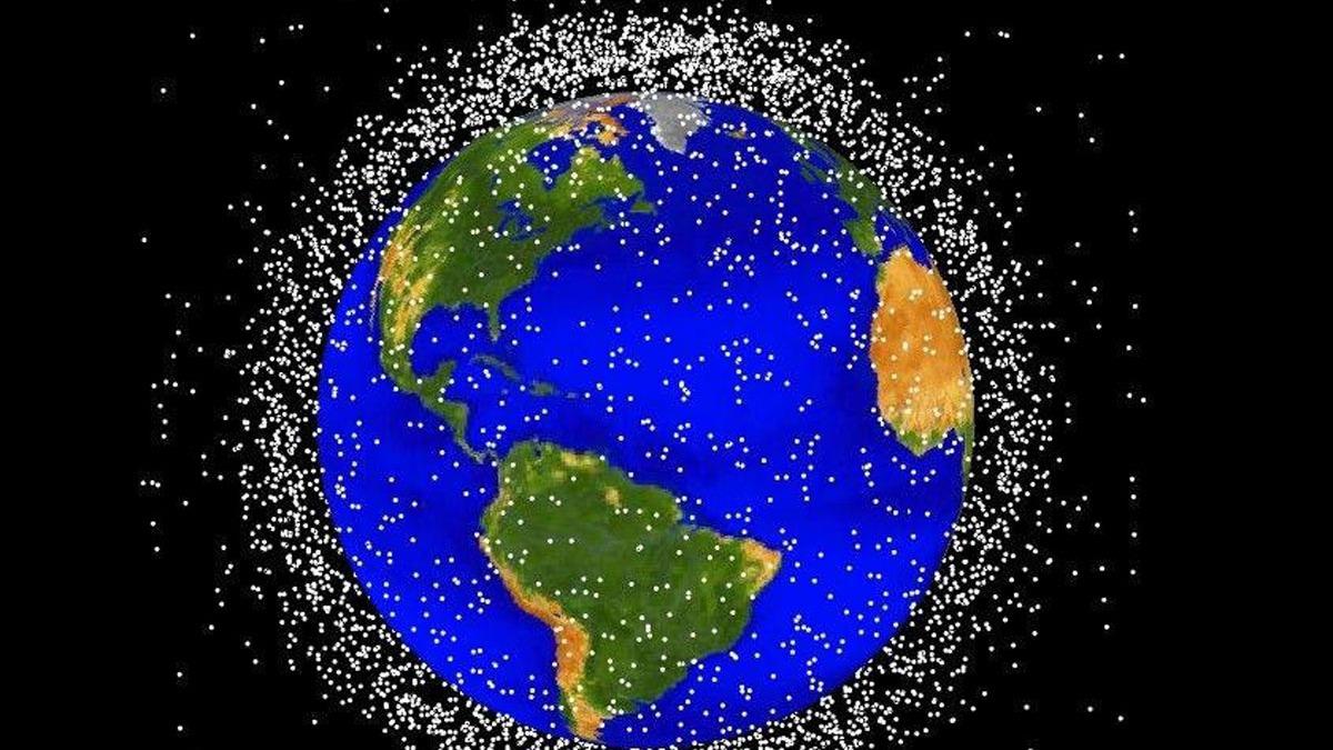 NASA, uzay enkaz tehlikesi sebebiyle uzay yryn erteledi
