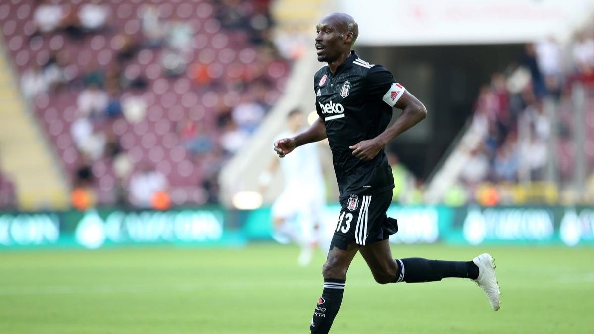 Atiba Hutchinson'dan takma zel toplant