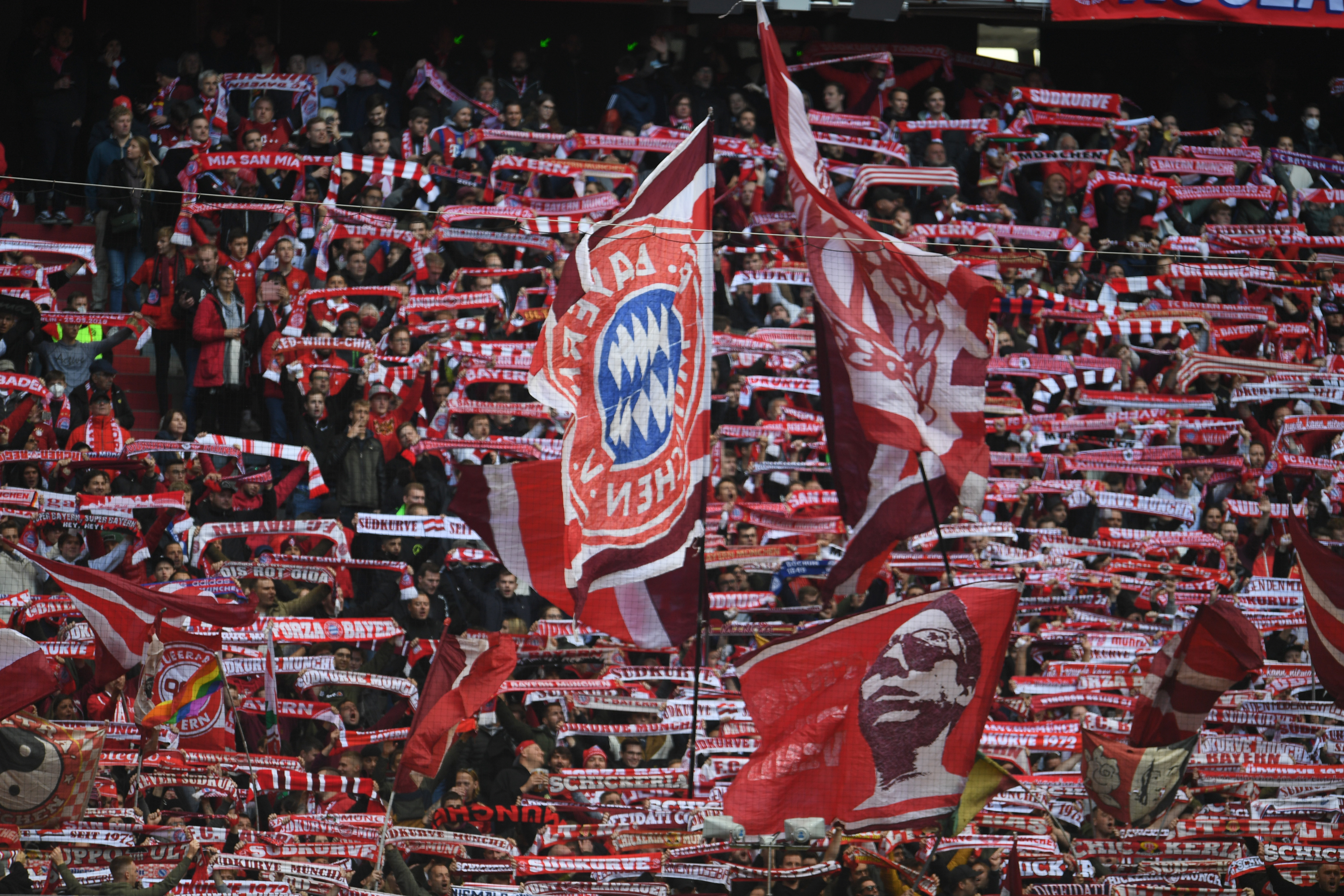Bayern M�nih, y�l sonuna kadar seyircisiz oynayacak