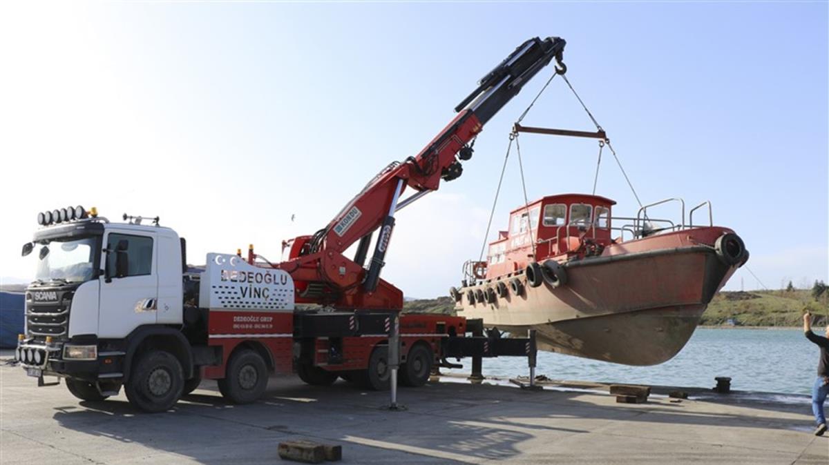 anakkale'den Sinop'a getirilen bot, Karadeniz'de bilimsel aratrmalarda kullanlacak