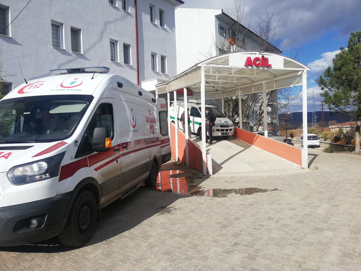 Tavuk k�mesinin �at�s� ��kt�, bir ki�i �ld� bir ki�i ise yaral�