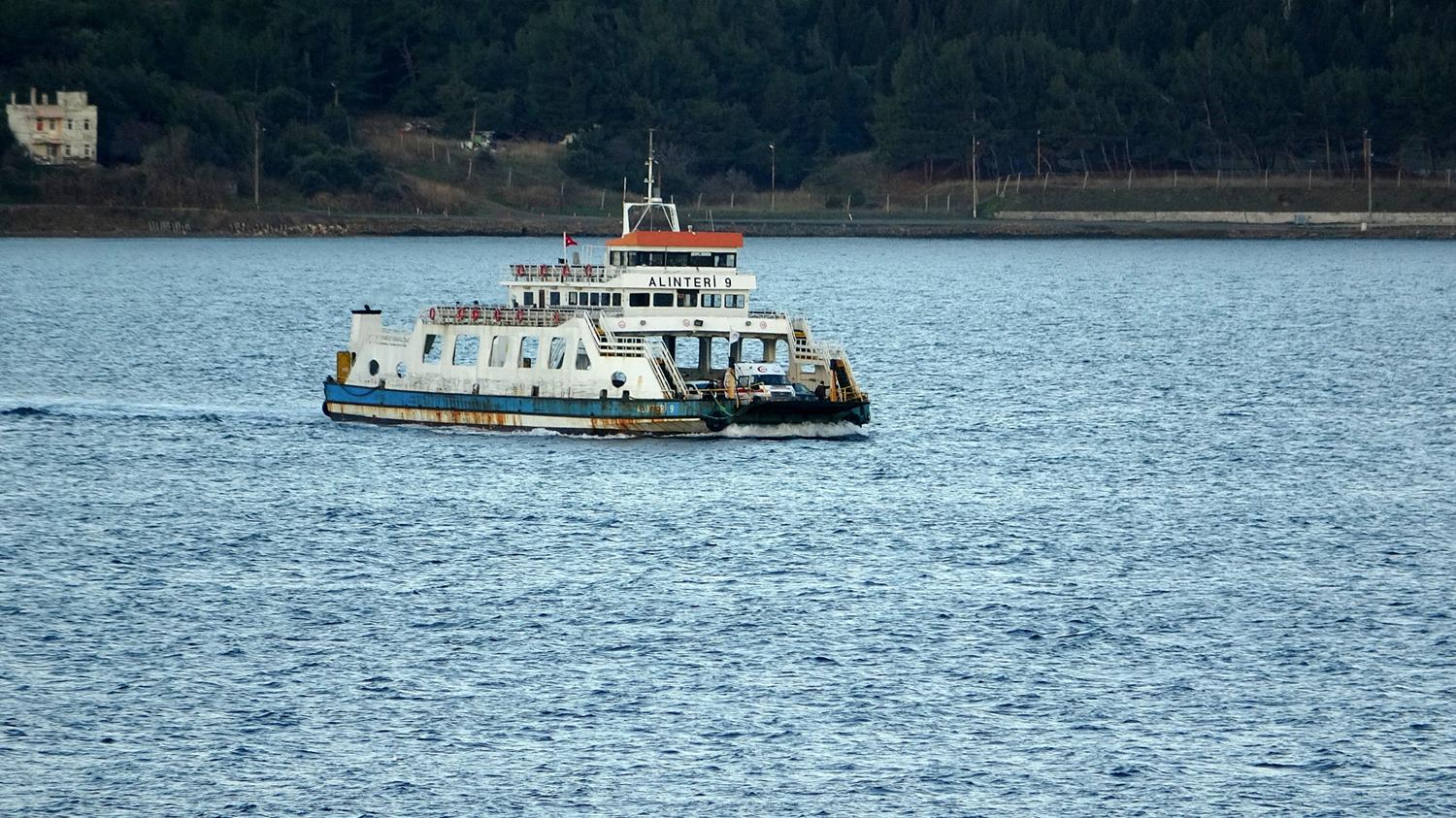 Bozcaada ve G�k�eada'ya feribot seferleri iptal