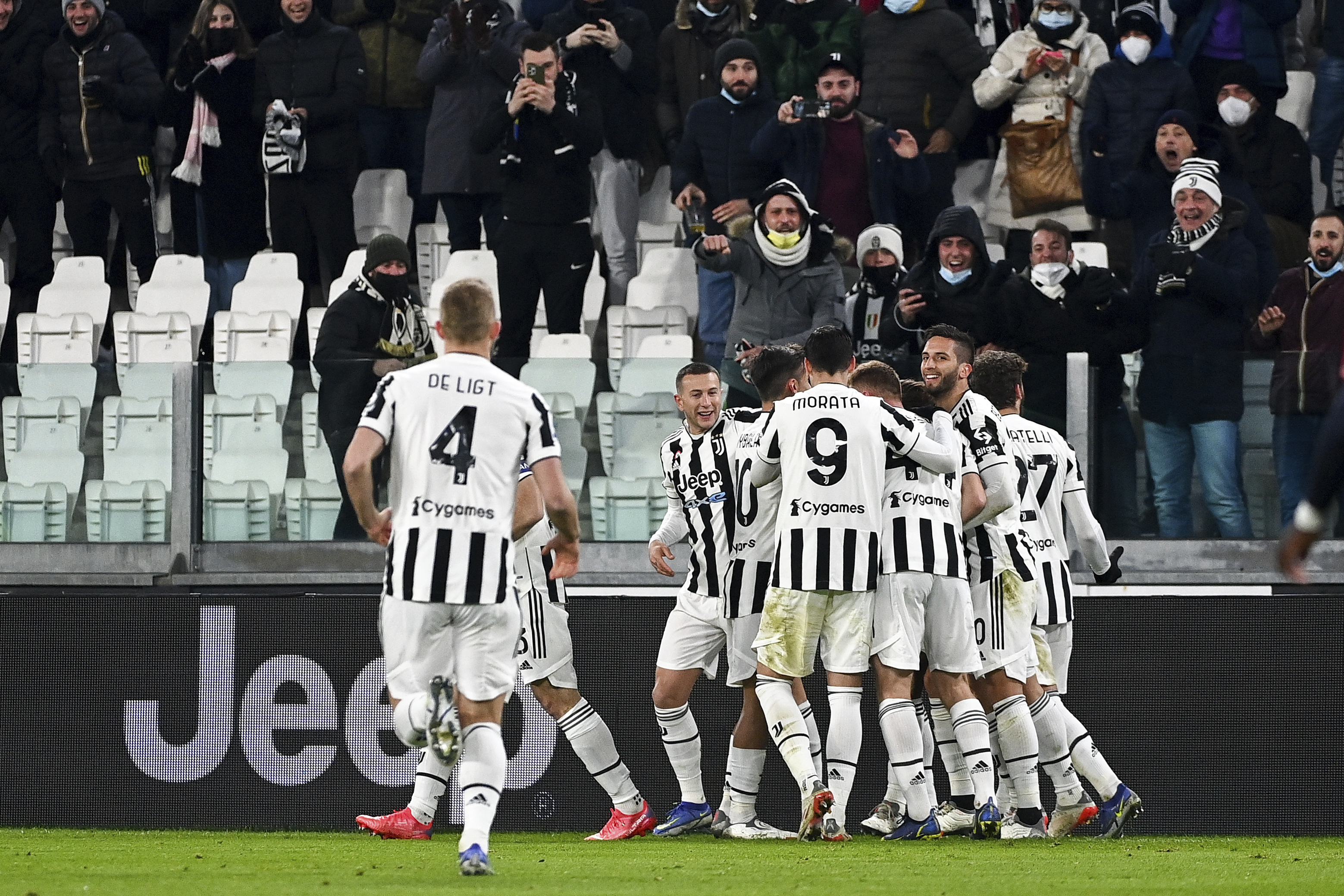 Juventus, evinde 2 golle kazand�